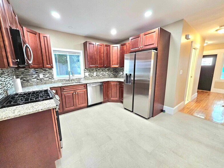 Building Photo - 10 Alton Rd