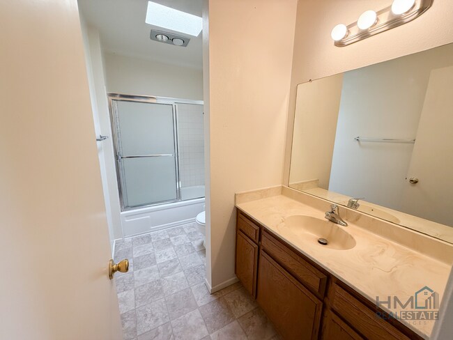 Building Photo - Homes Management - 2bd/2ba Upstairs Condo ...