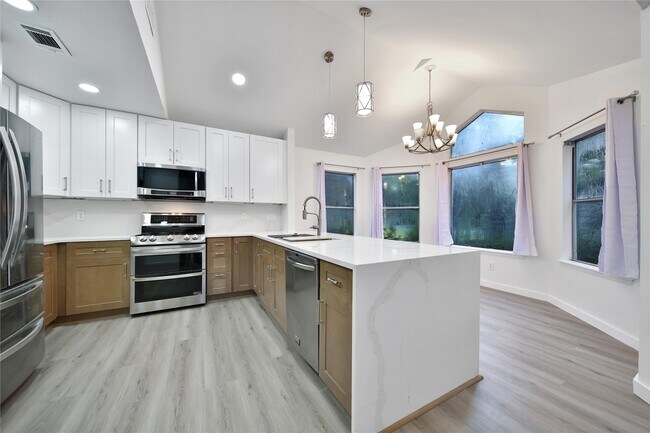 Building Photo - 35 Shallow Pond Pl
