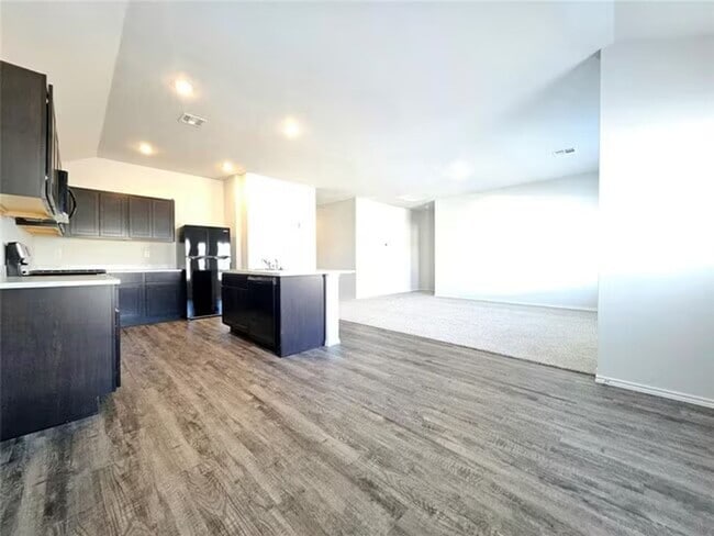 Building Photo - 4 Bed / 2 Bath Home in El Reno