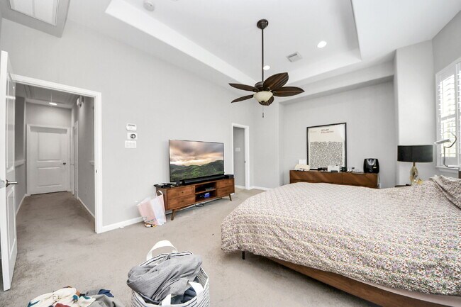 Building Photo - ? Live the Montrose Lifestyle! ?
