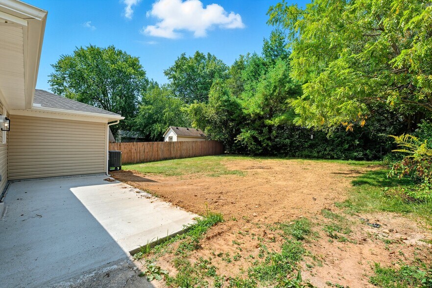 Building Photo - 6629 Ashbrooke Drive