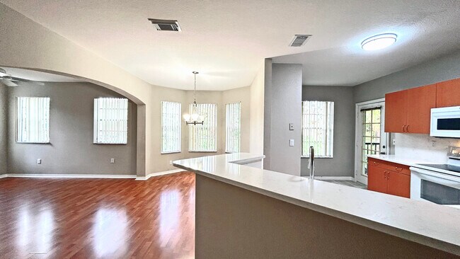 Building Photo - 116 SW Peacock Blvd