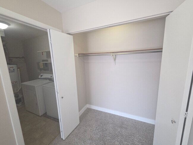 Building Photo - 299 Pembridge Ln