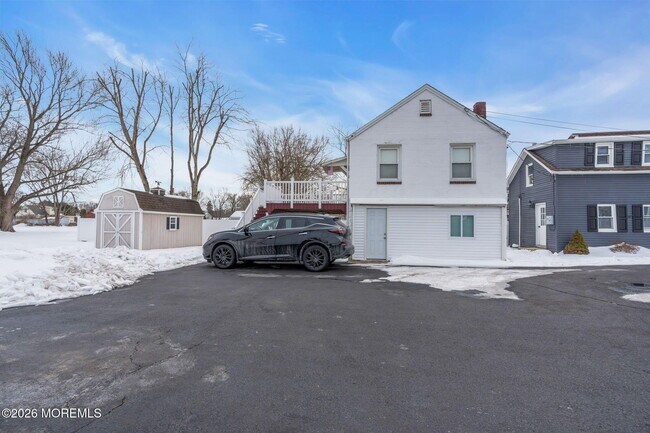 Building Photo - 12 Main St