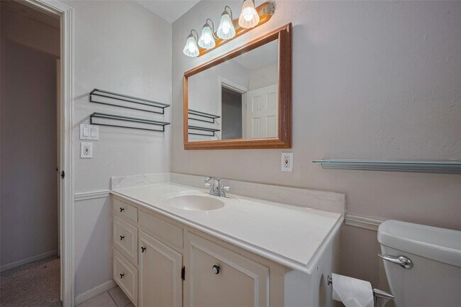 Building Photo - 15222 Torry Pines Rd