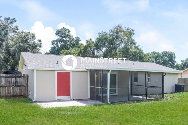Building Photo - 3 Bedroom Pet-Friendly Home in VALRICO, FL with Main Street Renewal