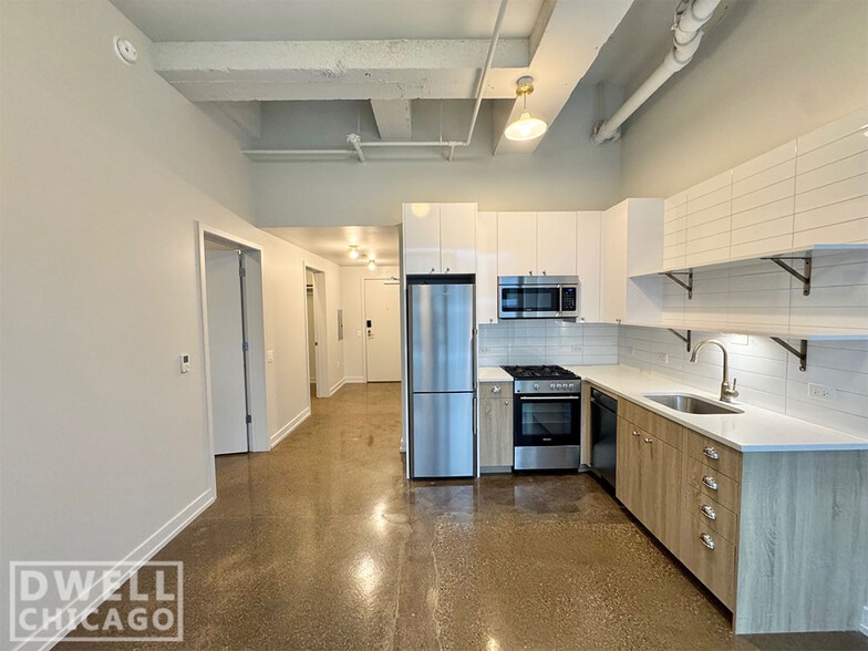 Building Photo - 152 W Huron St