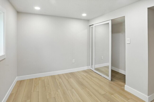 Building Photo - 8558 Harvard Park Dr