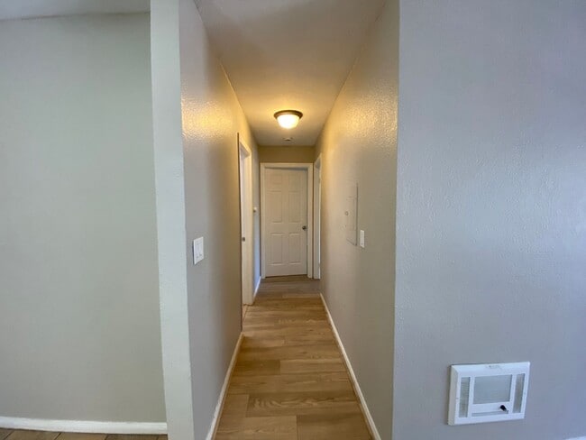 Building Photo - 2 Bedroom Condo in Arbor Hills Gated Community