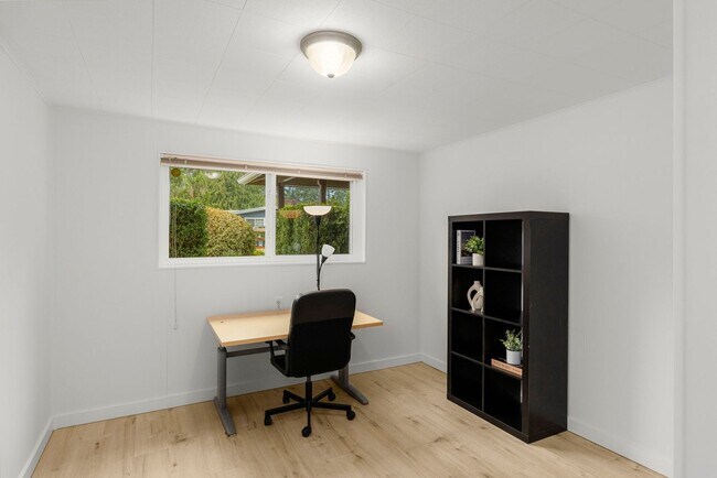 Building Photo - 5bd/3.5ba Bellevue Home