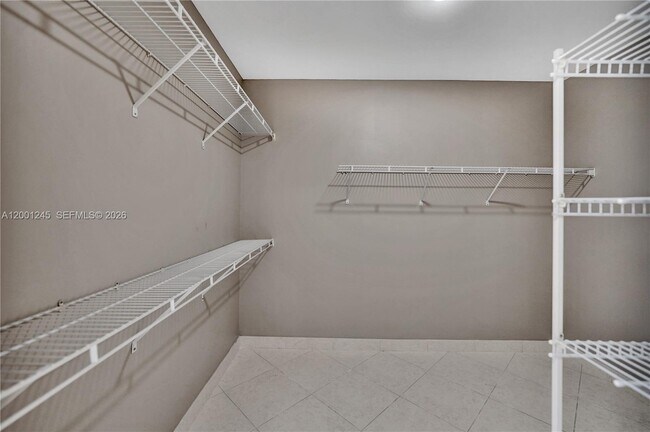 Building Photo - 3600 Yacht Club Dr