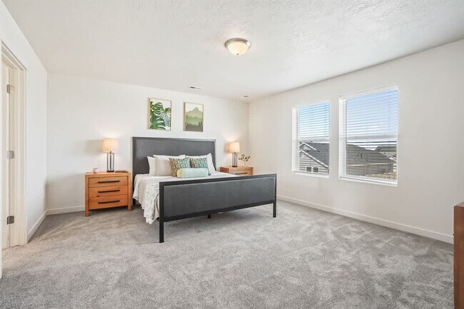 Building Photo - 10390 Crystal Ridge Dr