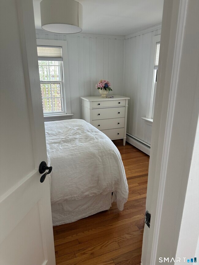 Building Photo - 9 Rowland Pl