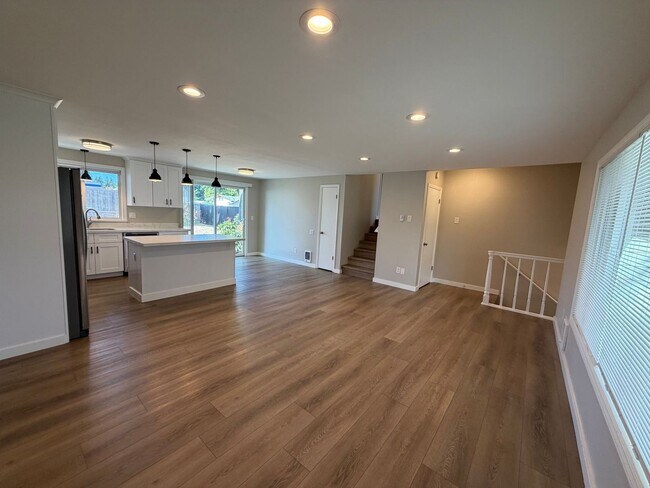 Building Photo - 6518 Elliott Way