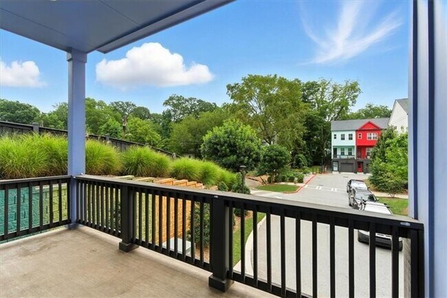 Building Photo - 170 Color Cir