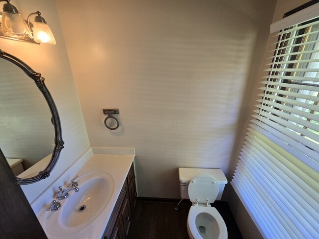 Building Photo - 117 Roman Cir