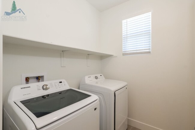 Building Photo - 2824 Wrangell St