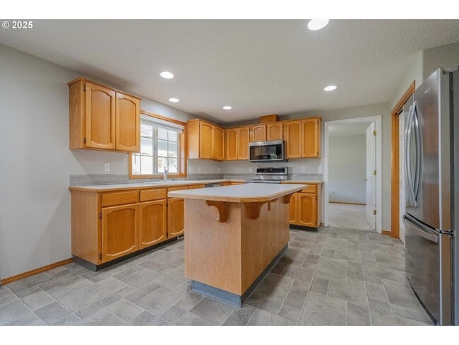 Building Photo - Spacious 4BR, 3 Bath House in Felida