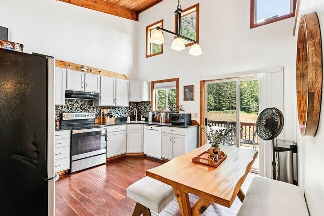 Building Photo - 14341 WA-530