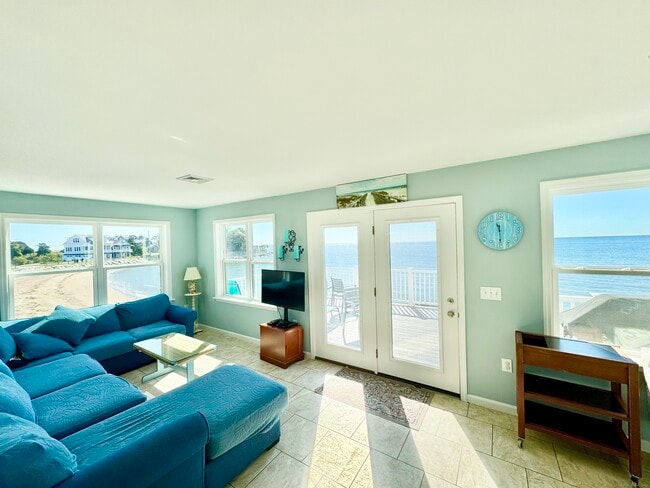 Building Photo - 39 Circle Beach Rd