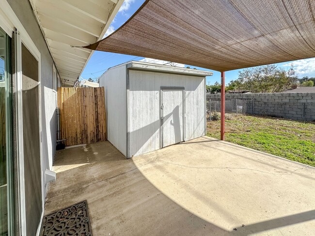 Building Photo - CUTE CONDO IN A DUPLEX W/ LARGE BACKYARD A...