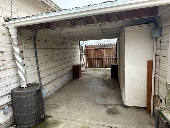 Building Photo - 14733 Jackson Ave