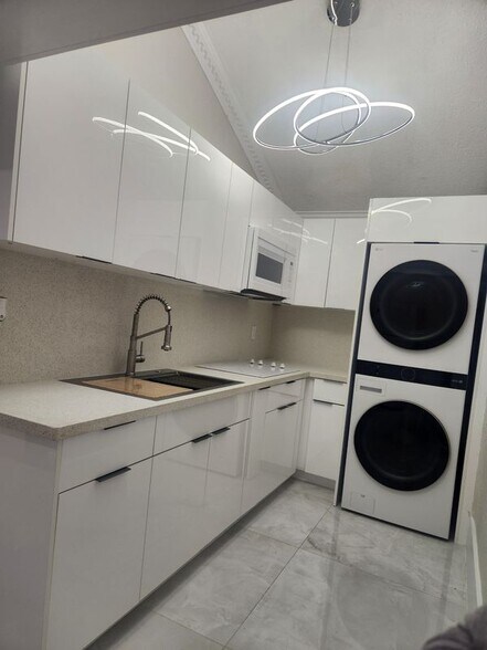 Building Photo - 13381 NW 7th Ter