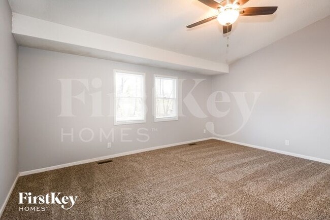 Building Photo - 213 Hollyberry Ct