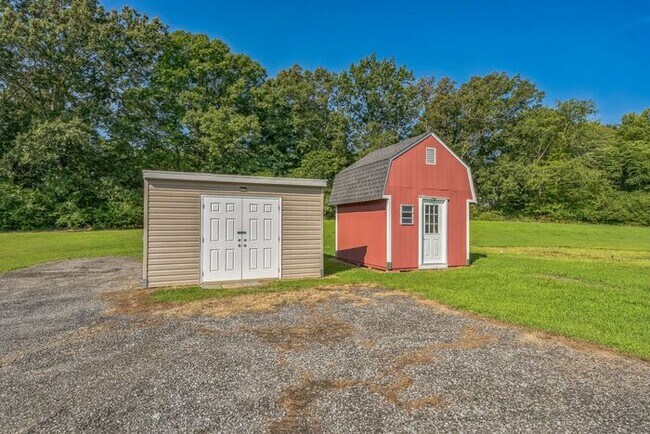 Building Photo - 8265 Warren Dr