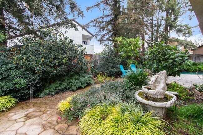 Building Photo - 1921 Ridgemont Way