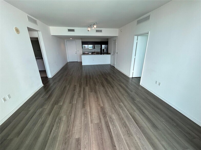 Building Photo - 951 Brickell Ave