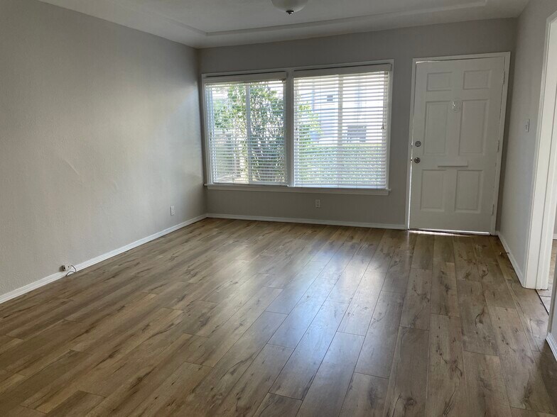 Building Photo - 5169 Pickford St