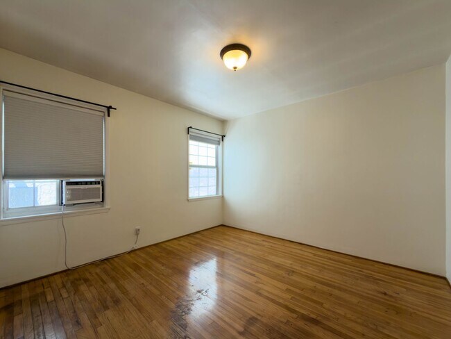 Building Photo - 11926 Magnolia Blvd