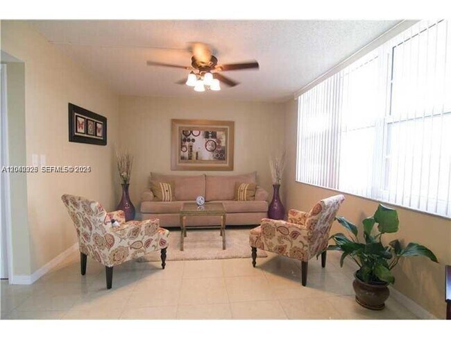 Building Photo - 4030 W Palm Aire Dr