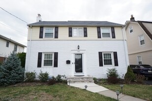 Building Photo - 661 Pierpont St