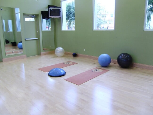 Building Photo - 883 Millbrae Ct