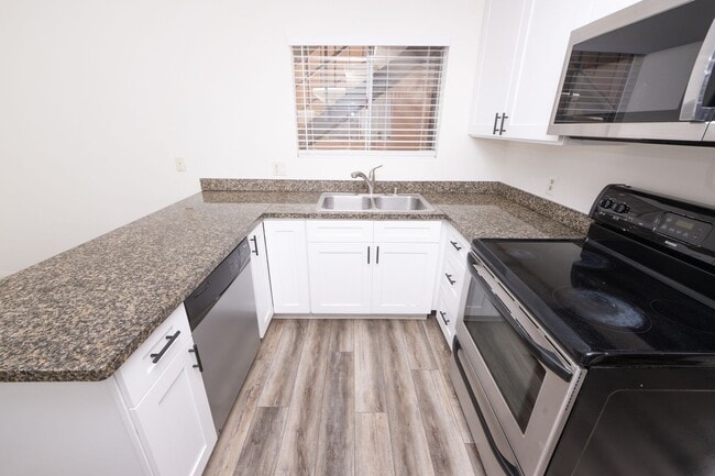 Building Photo - Move in Special: Spacious Downstairs Unit 3BR/2BA - 1/2 off FIRST Month Rent.