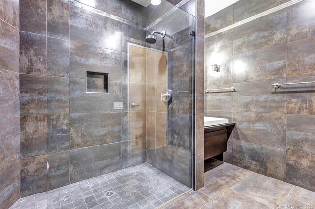 Building Photo - 33 N Water St