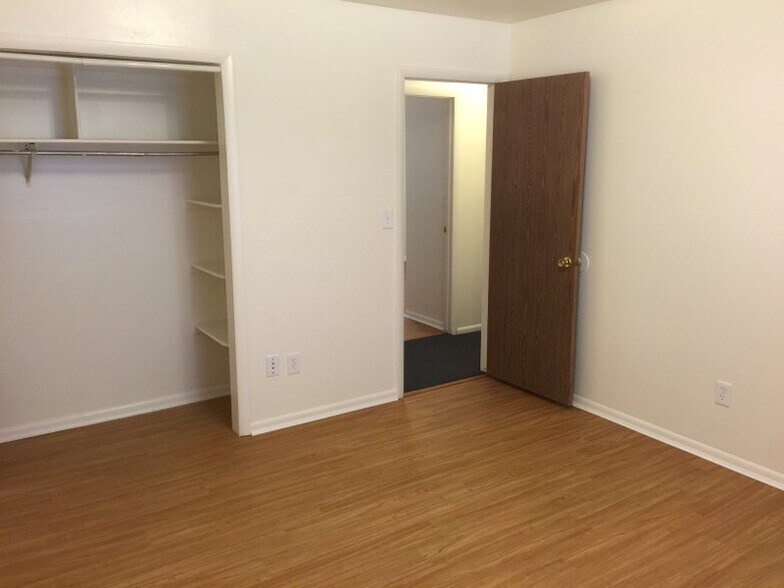 Building Photo - 1042 Ellen Cir