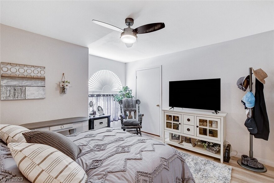 Master Bedroom - 3125 N Buffalo Dr