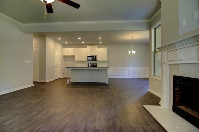 Building Photo - 7731 Silk Tree Pointe