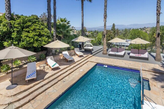 Building Photo - 3630 Gleneagles Dr