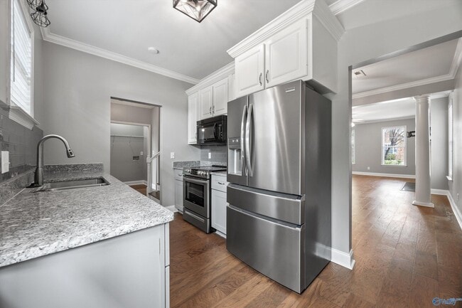 Building Photo - 5104 Frankford Dr SE