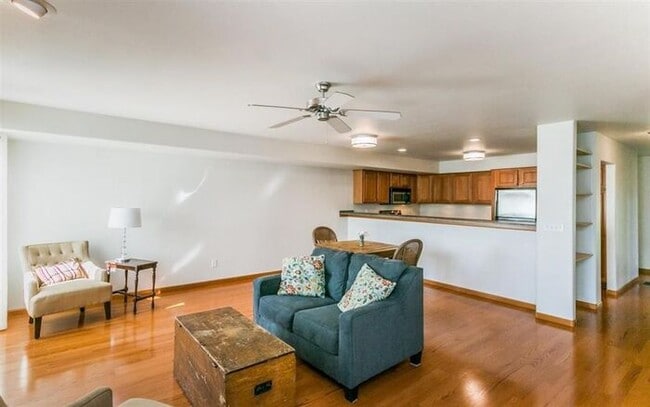 Building Photo - $1,975 | 3 Bedroom, 2.5 Bathroom Town Home | Pet Friendly* | Available for an August 1st, 2026 Mo...