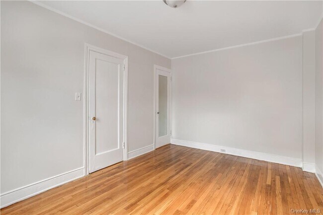 Building Photo - 254 Martine Ave