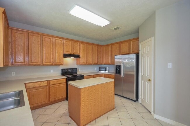 Building Photo - 5961 Whispering Lakes Dr