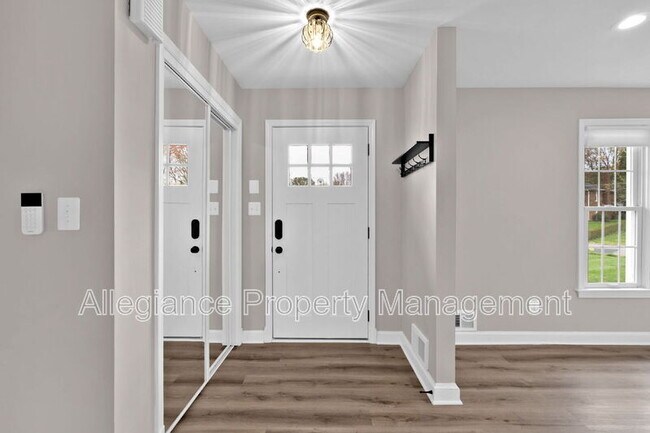 Building Photo - 2215 Lida Ct