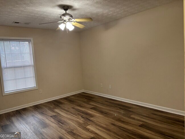 Building Photo - 97 Lily Dr