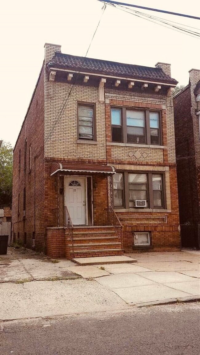 Primary Photo - 11 Sheffield St